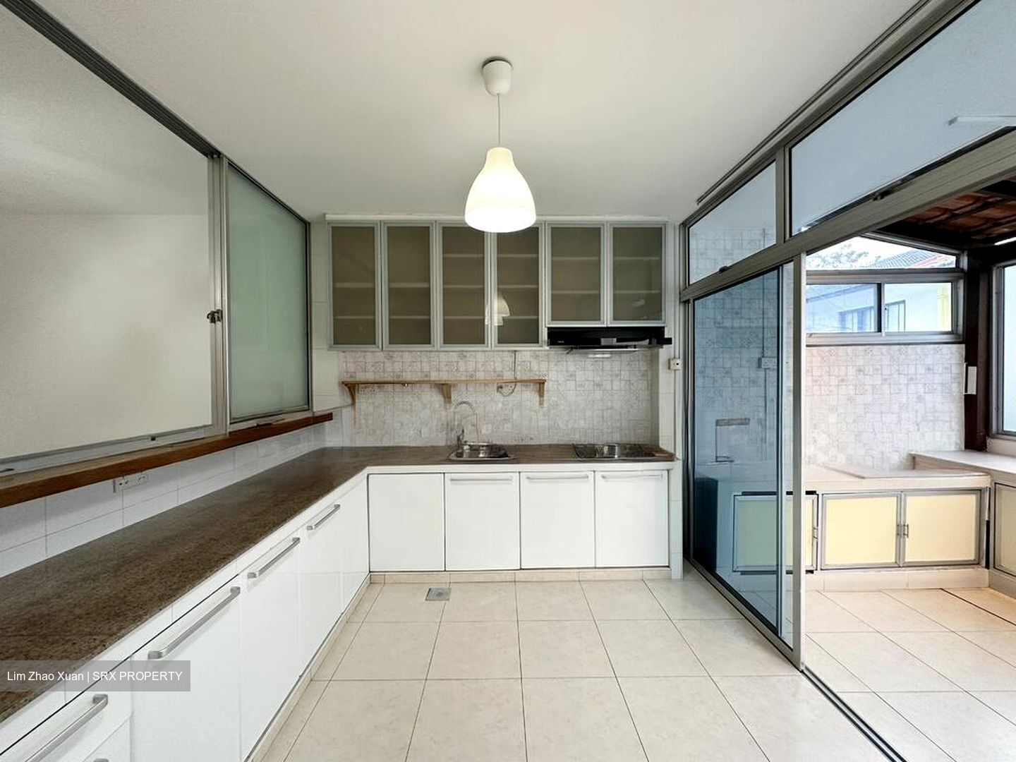 Sixth Avenue (D10), Terrace #524114331